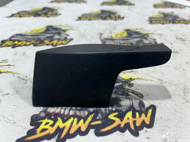 Накладка салазки правая Audi A6 C4 AAH 1995