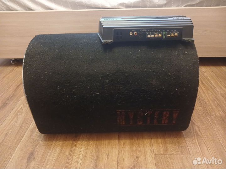 Сабвуфер и усилитель в автомобиль