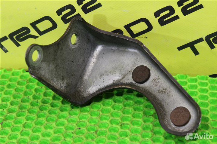 Кронштейн привода, полуоси передний правый Mazda