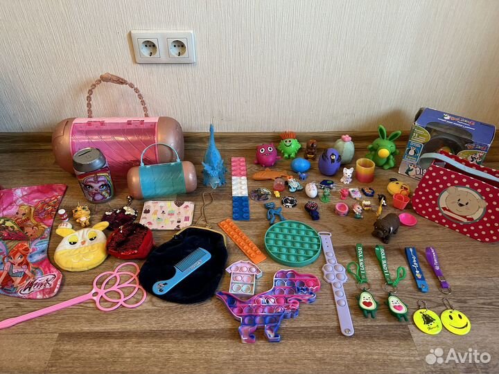 Много игрушек