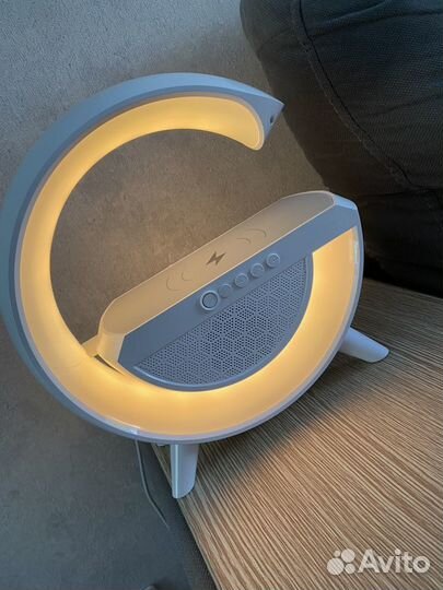 Настольная лампа колонка беспроводная зарядка