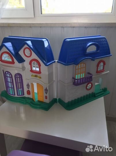 Кукольный домик с мебелью