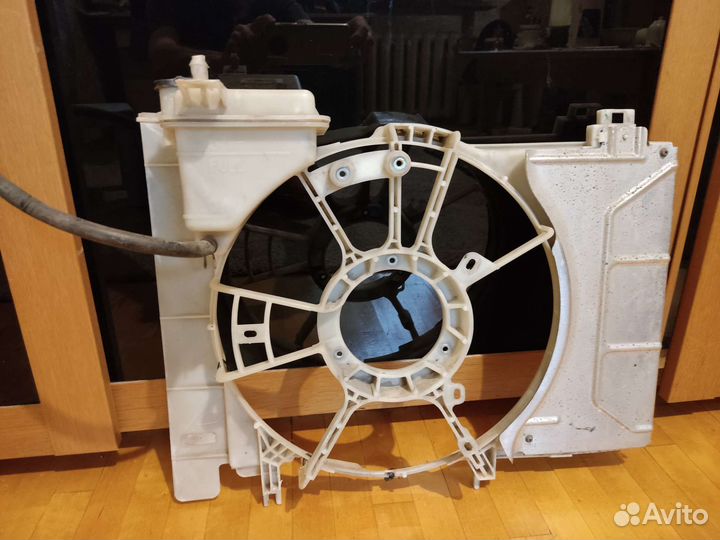 Диффузор вентилятора Toyota Yaris, Vitz, Platz