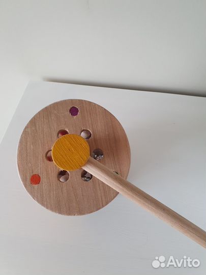 Деревянная каталка шумелка с ручкой