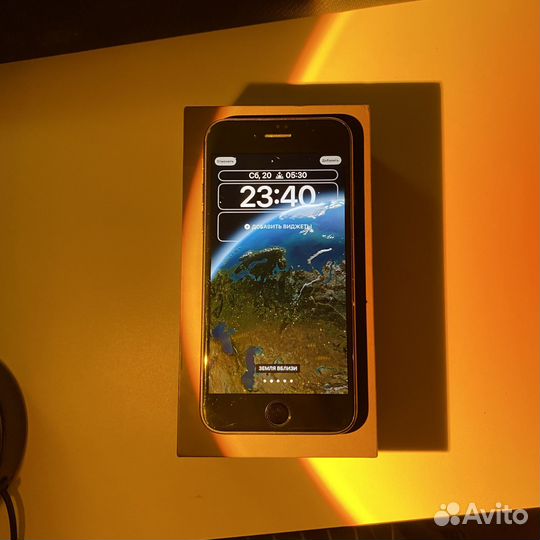 iPhone 8, 64 ГБ
