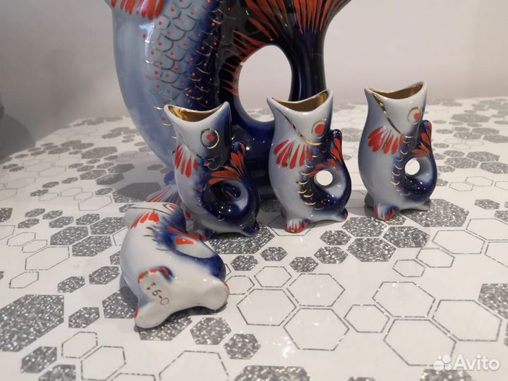 Сервиз «Семейство карпов» (Штоф и стопки 4 штуки)