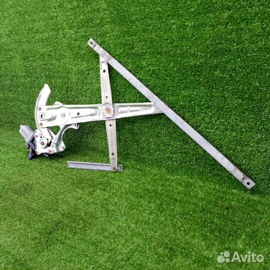 Моторчик стеклоподъемника передний левый 5713A257