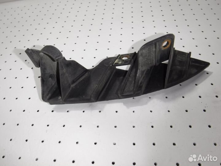 Направляющая заднего бампера Seat Leon 1P1