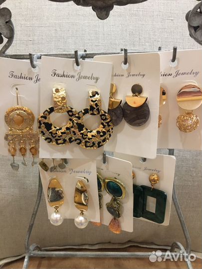 Бижутерия новая (серьги, гвоздики)