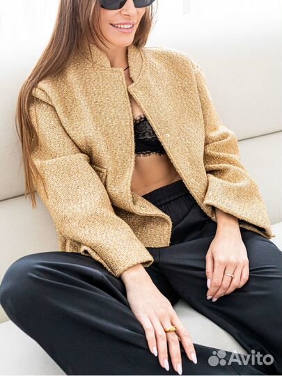 Золотой бомбер в пайетках в стиле zara