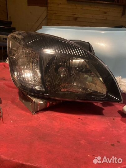 Продам правую фару Kia Rio 2