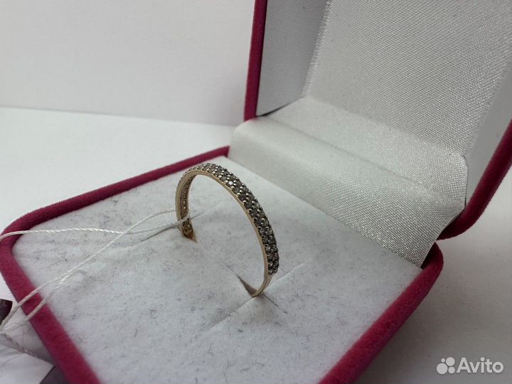 Кольцо с камнями золотое