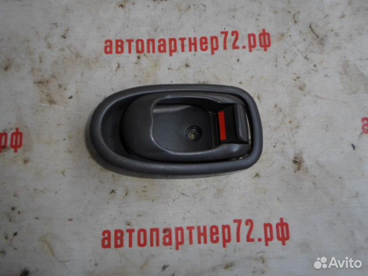 Ручка двери внутренняя правая Kia Spectra 2001-201