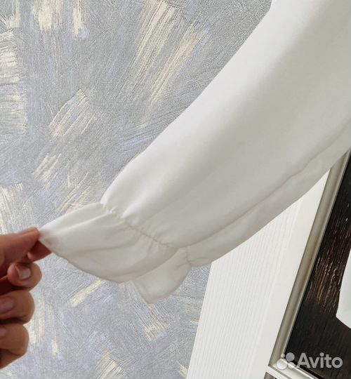 Блузка белая с кружевом