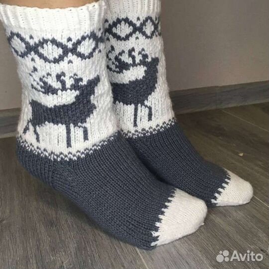 Вязанные носки новогодние. Подарок