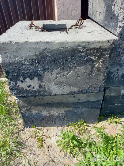 Бетонные блоки для забора и фундамента