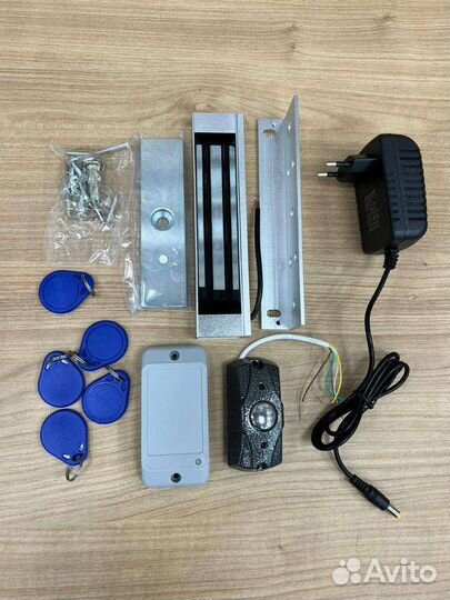 Комплект системы контроля доступа на дверь