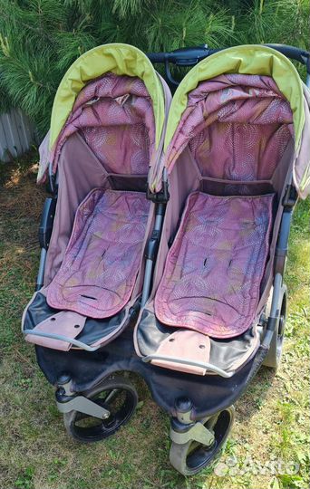 Коляска для двойни с рождения