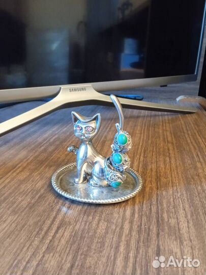 Сувенирные фигурки - рыбки, кошки