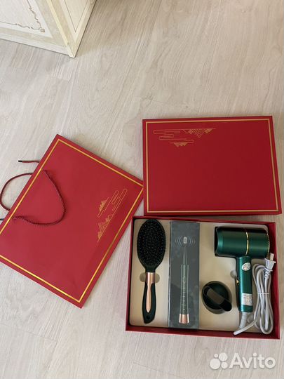 Подарочный набор фен, электрозубная щетка, расческ