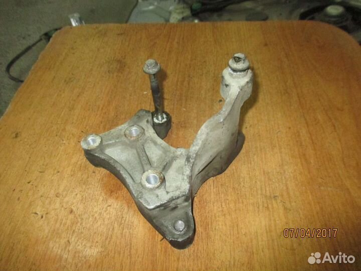 Кронштейн 486FC3701118 Chery Tiggo T11