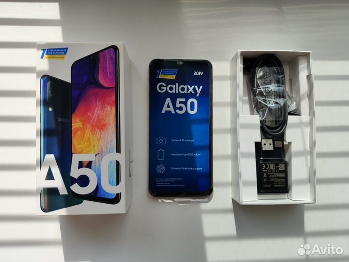 Смартфон Samsung Galaxy A50 4/64Gb