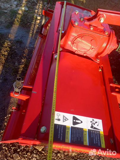 Вспашка земли трактором