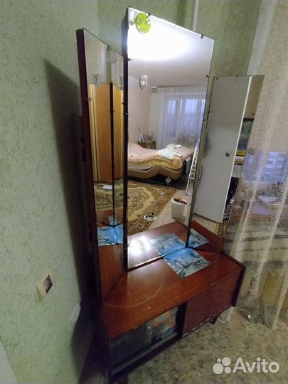 Трюмо из массива