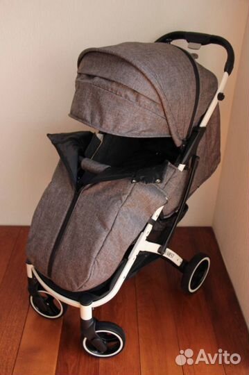 Легкая и компактная коляска Dearest
