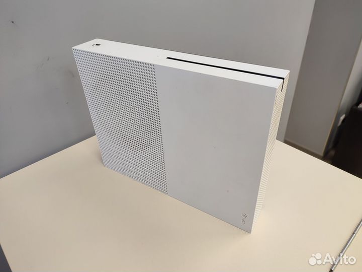 Игровая приставка xbox one s 500Gb (Заводской)