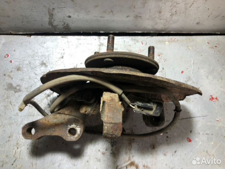 Кулак ступица правый передний Mitsubishi Lancer 9