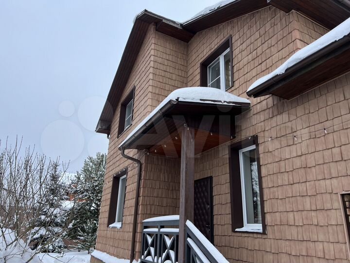 Коттедж 252 м² на участке 15 сот.