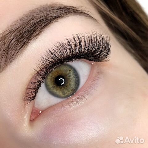 Модель на наращивание ресниц