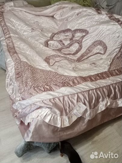 Покрывало, подушки и шторы. Комплект