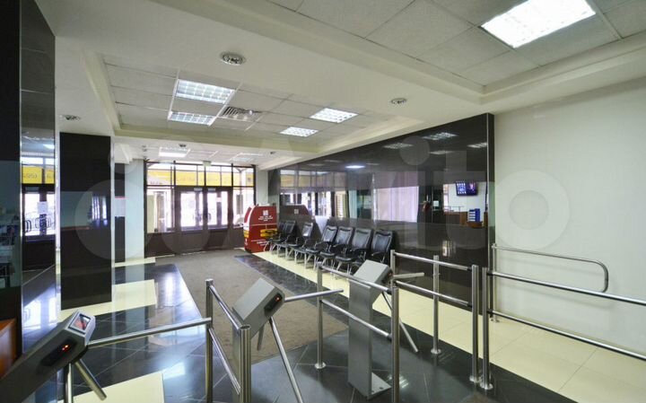 Торговая площадь с отдельным входом, 57 м²