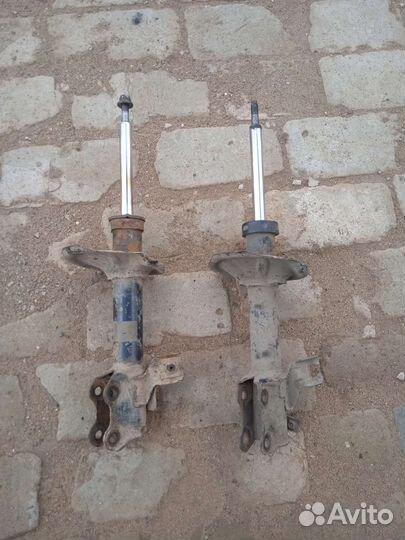 Стойки передние Nissan Almera N 16