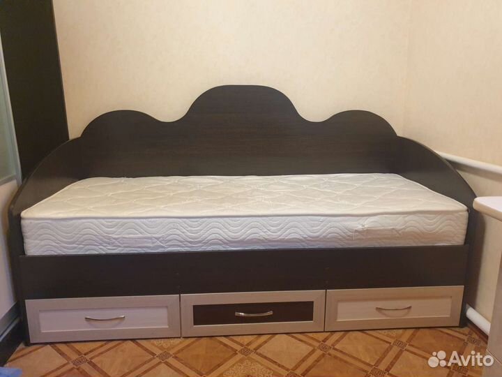 Кровать