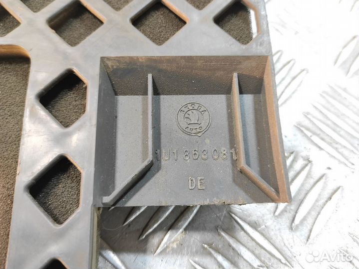 Накладка торпедо Skoda Octavia 2000 2011