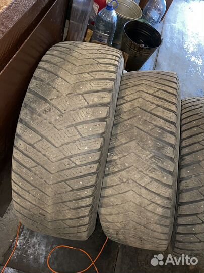 Goodyear UltraGrip Ice Arctic SUV 225/55 R18 102T