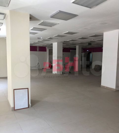 Торгово-офисный этаж с ремонтом 1040 кв.м в Центре