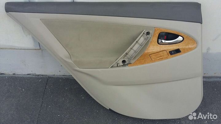 Обшивка двери на Toyota Camry ACV40