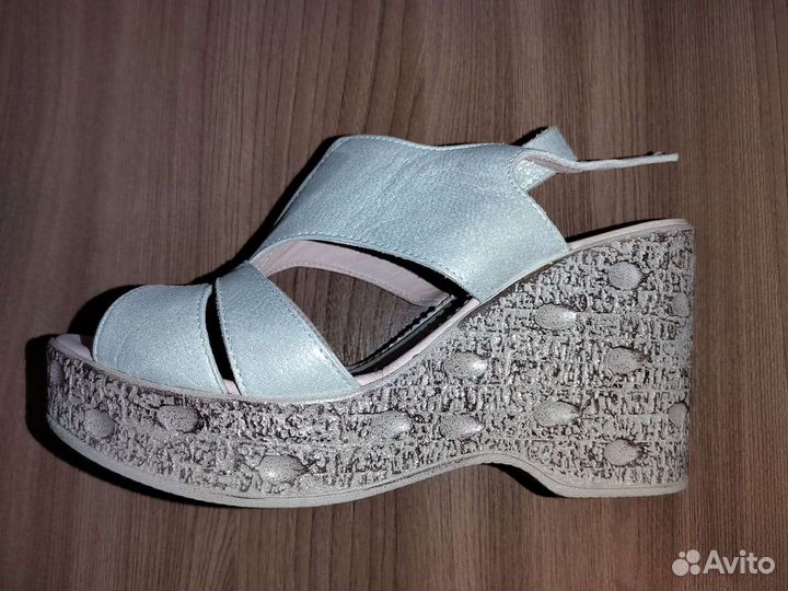 Продаю обувь