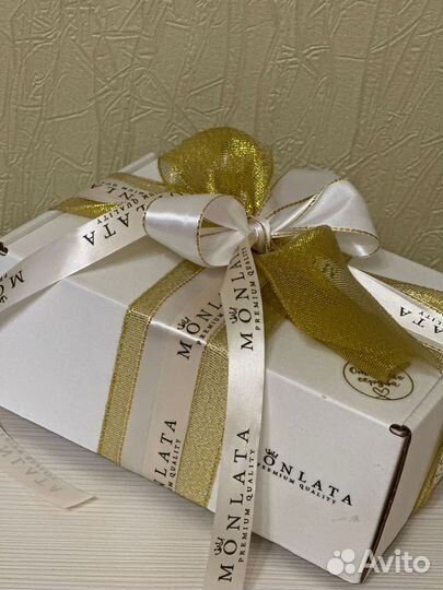 Ленты, наклейки и пакеты