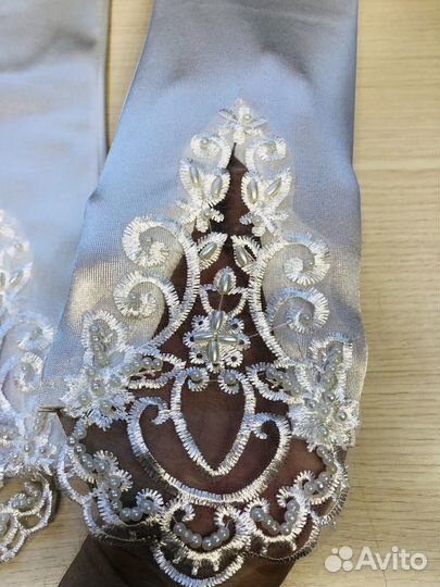 Перчатки нарядные белые