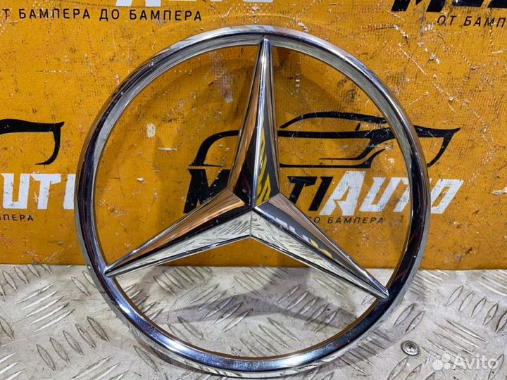 Эмблема решетки радиатора передняя Mercedes Ml