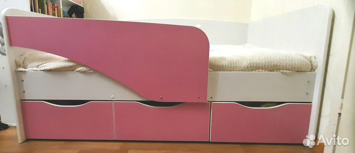 Комплект мебели кровать +стол+стул девочке