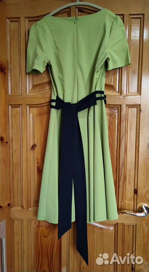 Женское зеленое платье с черным поясом 42 44 s m