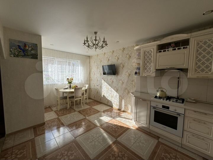 Дом 196 м² на участке 6 сот.