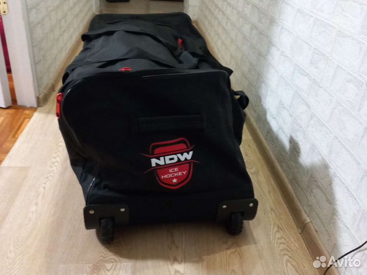 Баул хоккейнный на колесах