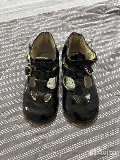 Туфли на девочку 23